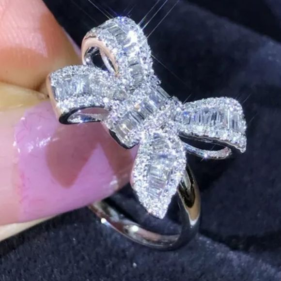Jewelry - bow wedding ring